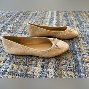 Chic Woven Tan Ballet Flats with Bow Detail